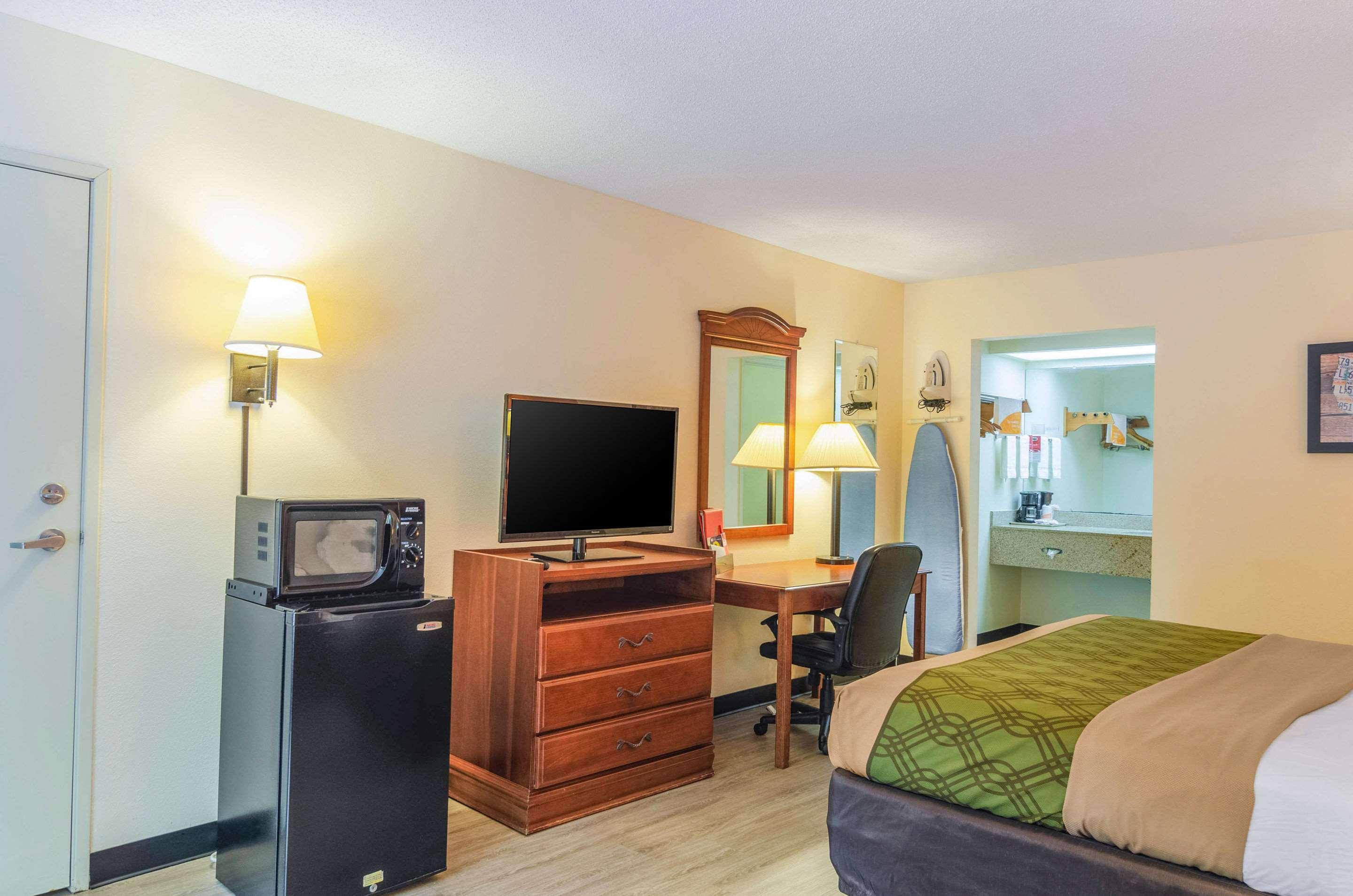 Econo Lodge Inn & Suites Gulfport Kültér fotó
