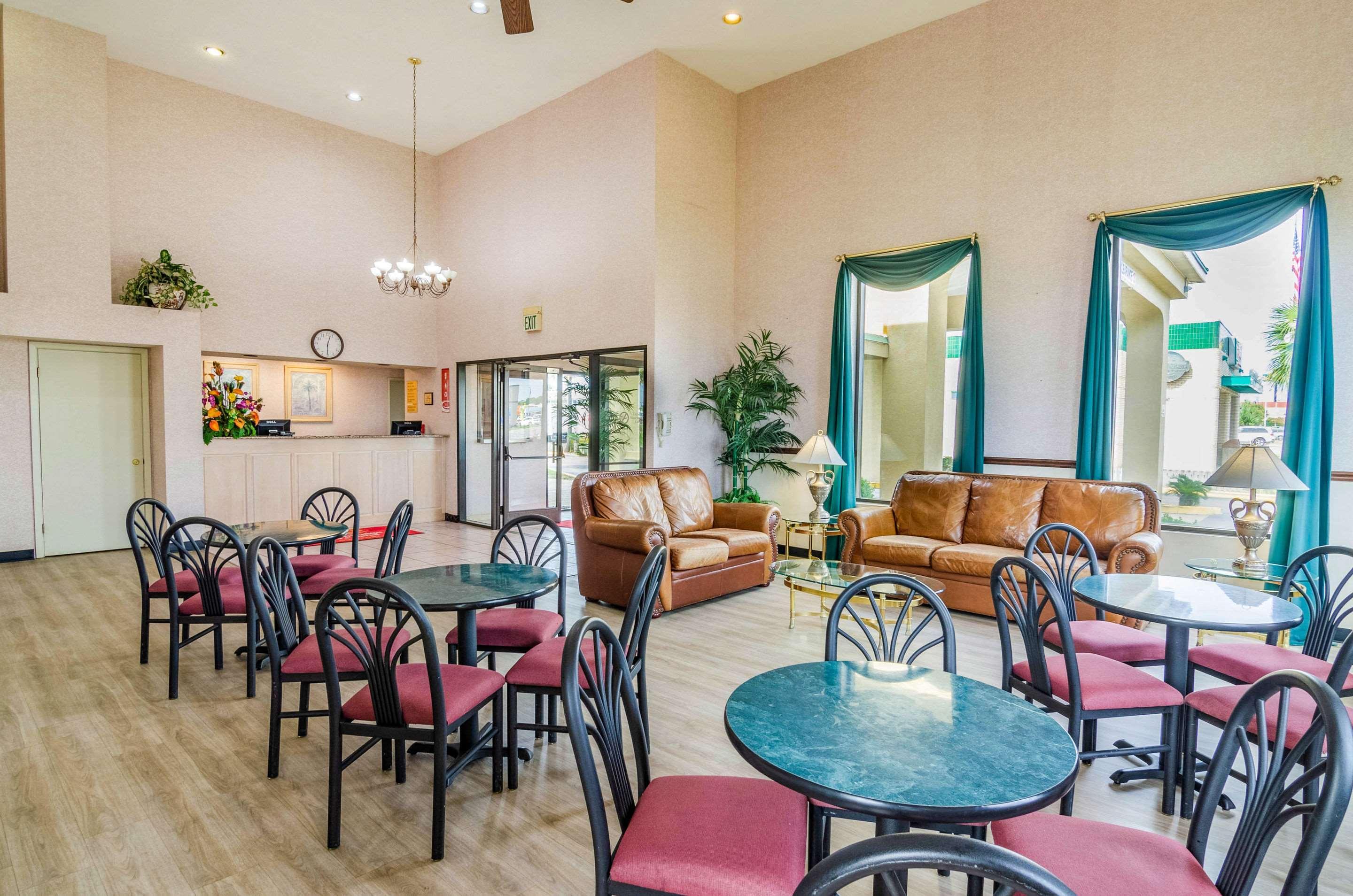 Econo Lodge Inn & Suites Gulfport Kültér fotó