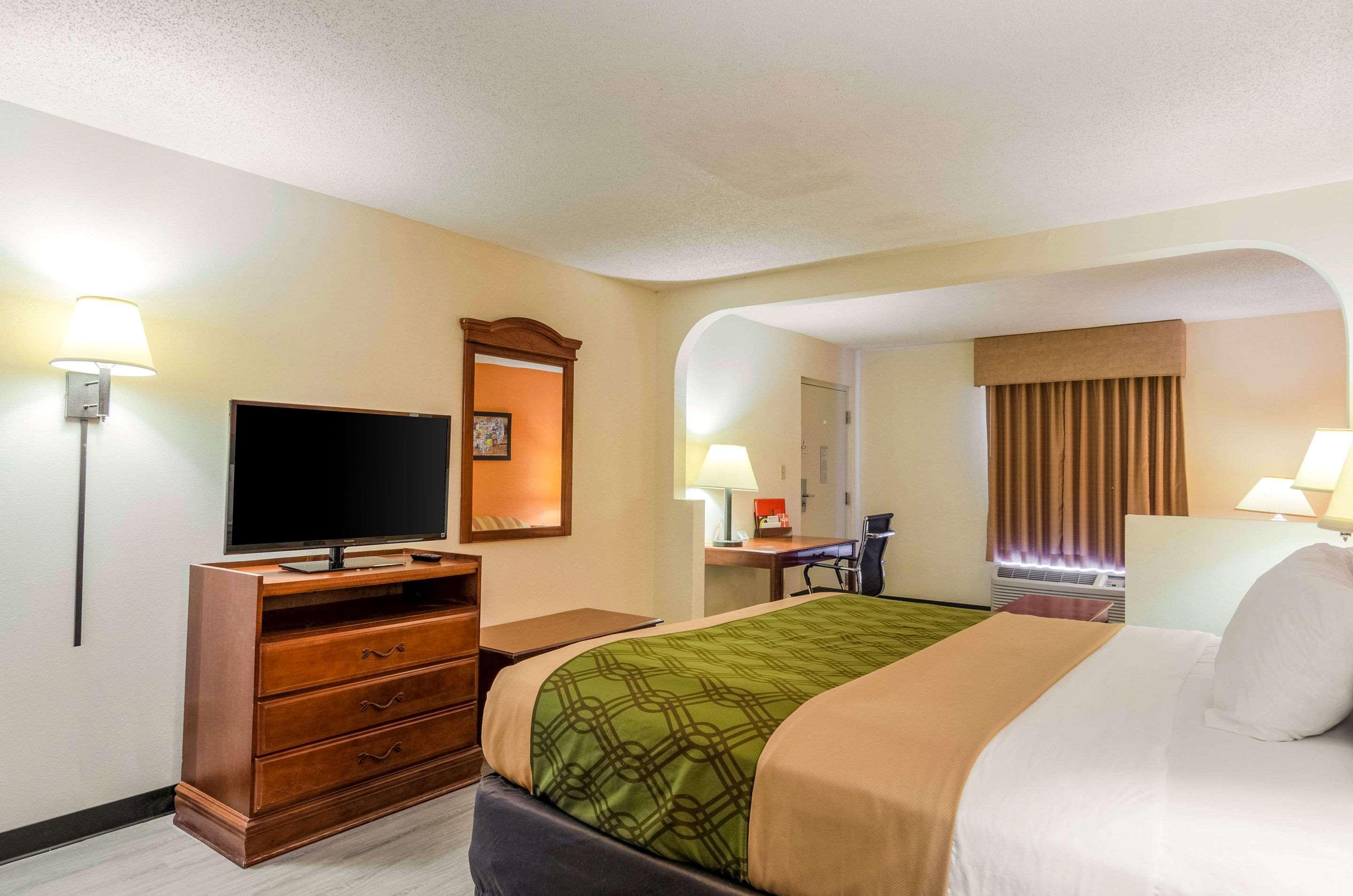 Econo Lodge Inn & Suites Gulfport Kültér fotó