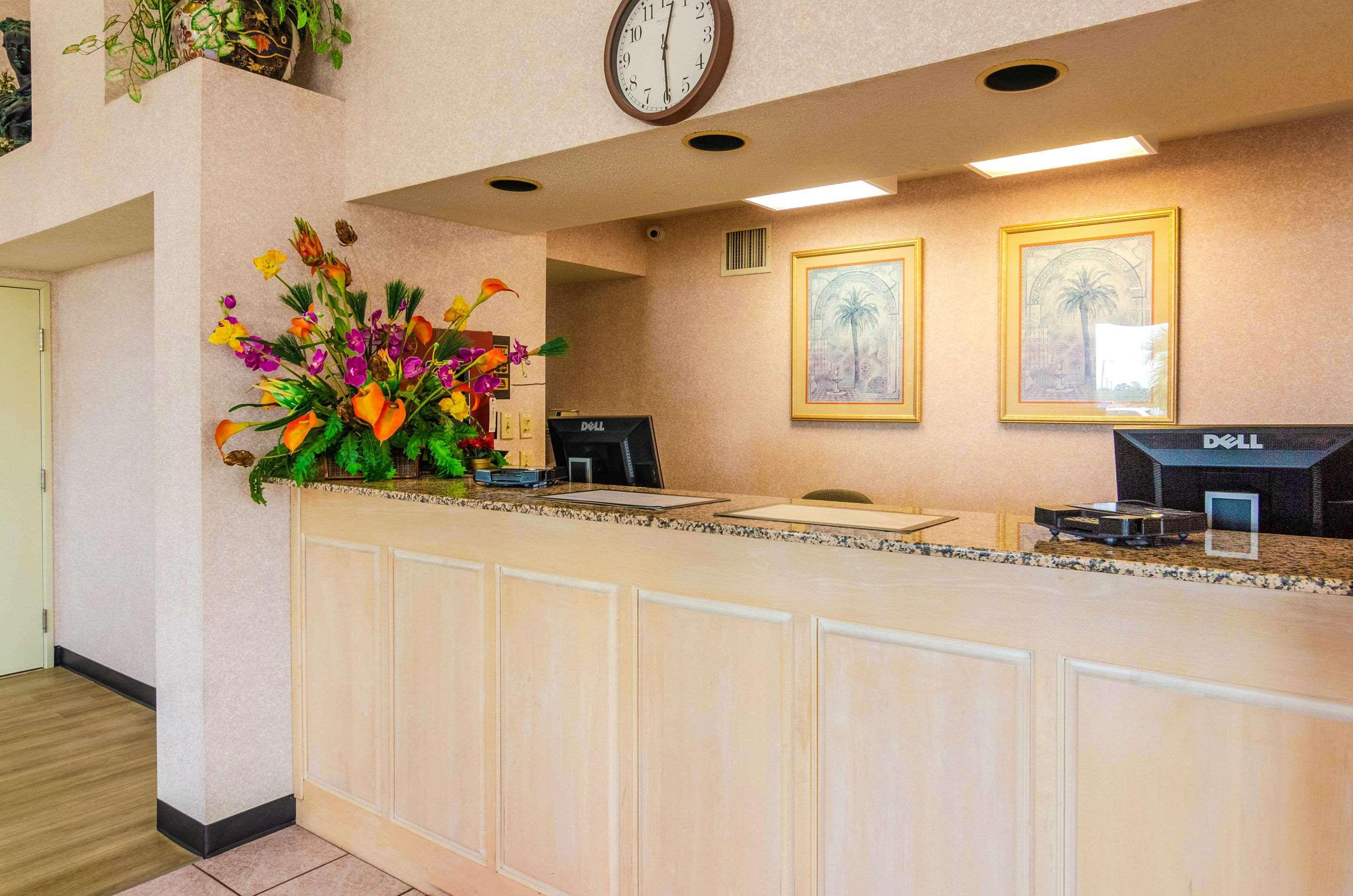 Econo Lodge Inn & Suites Gulfport Kültér fotó