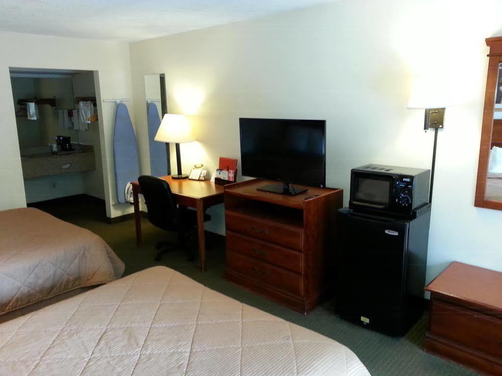 Econo Lodge Inn & Suites Gulfport Kültér fotó