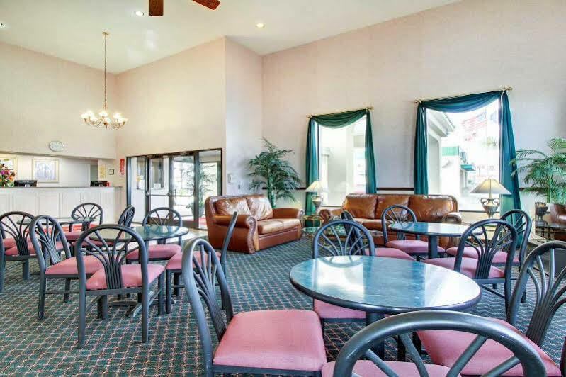 Econo Lodge Inn & Suites Gulfport Kültér fotó
