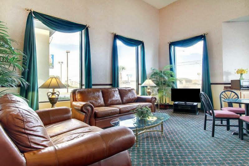 Econo Lodge Inn & Suites Gulfport Kültér fotó